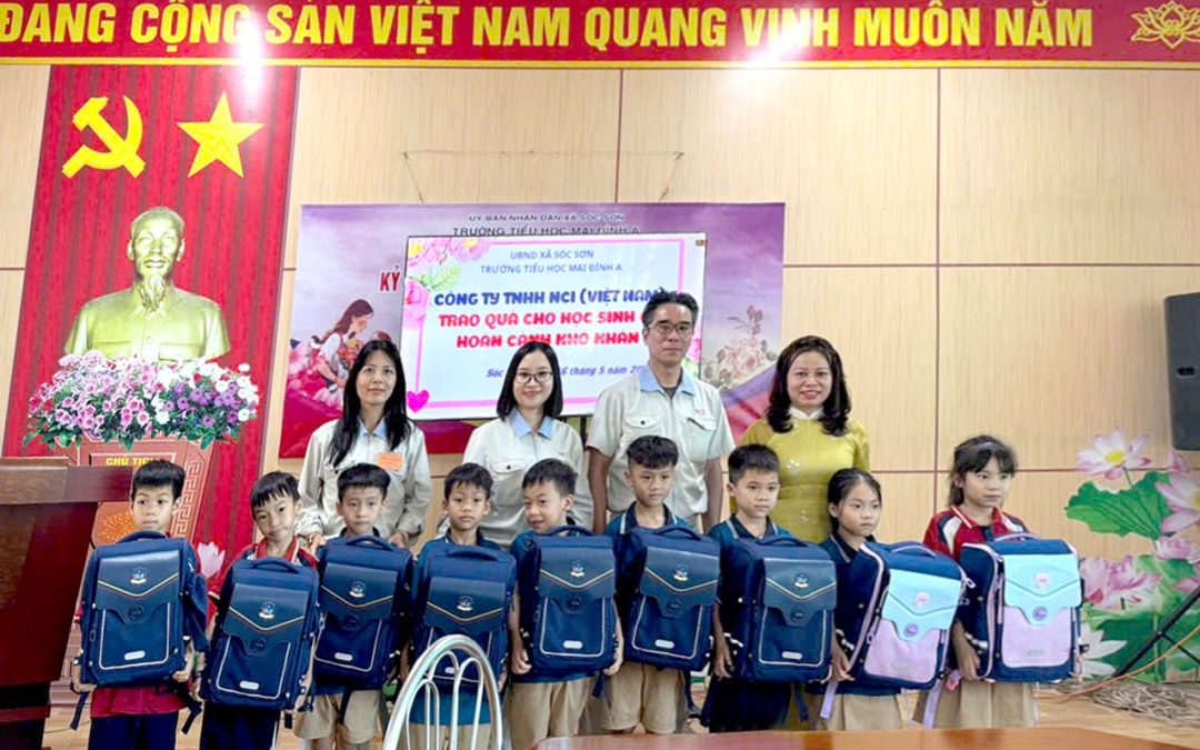 Công ty TNHH NCI (Việt Nam) tổ chức hoạt động tài trợ cho học sinh có hoàn cảnh khó khăn tại các trường tiểu học trên địa bàn xã Sóc Sơn