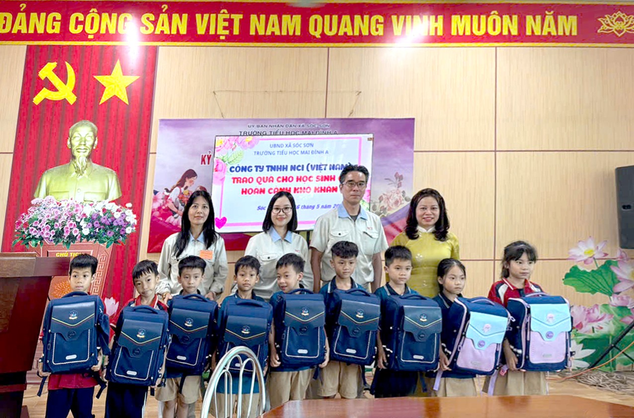 Công ty TNHH NCI (Việt Nam) tổ chức hoạt động tài trợ cho học sinh có hoàn cảnh khó khăn tại các trường tiểu học trên địa bàn xã Sóc Sơn